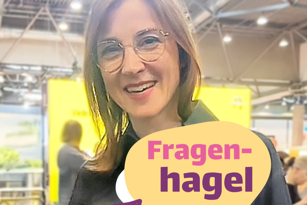 Auf dem Bild ist Vicki Felthaus zu sehen. Dazu der Schriftzug "Fragenhagel"